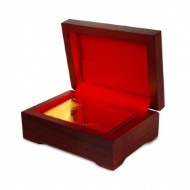 Złote karty w luksusowym pudełku